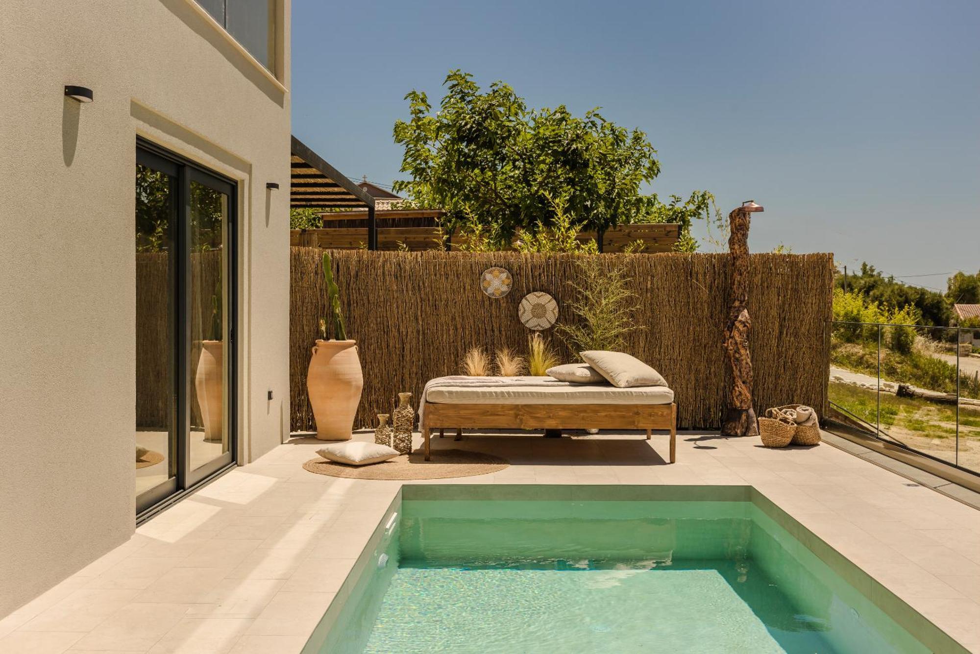 Hilaritas Luxury Suites Sea View, Private Pool & Jacuzzi Paradise Ratzaklion Exterior photo
